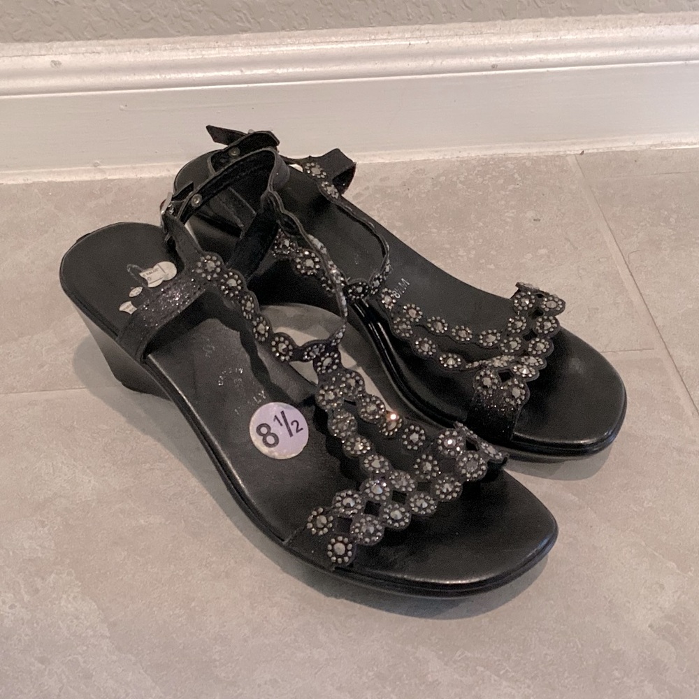 Contesa Sandals